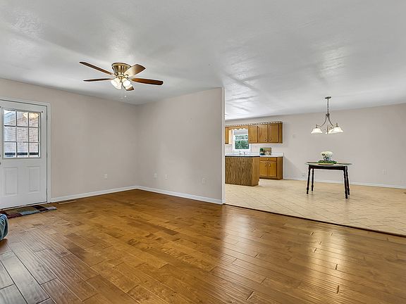 5th image of 176 Susie Dr