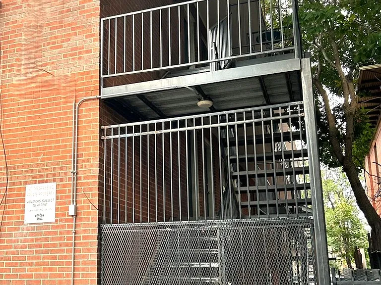 1455 N High St St Charles Apartments — Photo 3