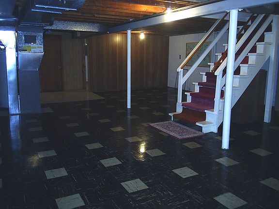 3rd image of 1881 Sunnyside Ave