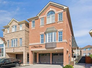 41 Platinum Dr, Toronto, ON M6M5K2