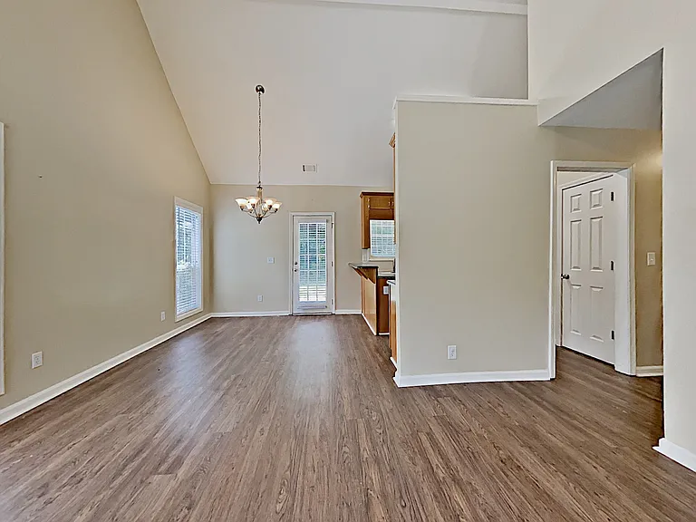 3916 Wakefield Dr — Photo 7