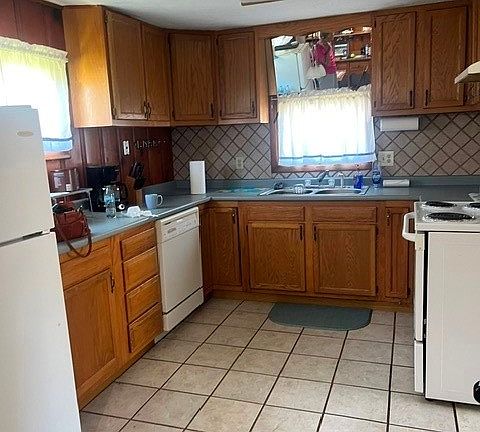 5th image of 754 Francis St