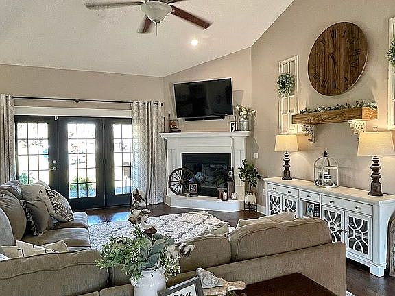 3rd image of 14390 Hunters Ridge Dr E