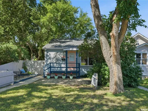 427 K AVENUE N, Saskatoon, SK S7L 2M5