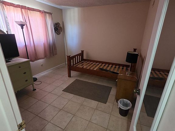 5th image of 7104 Rosemary Ln