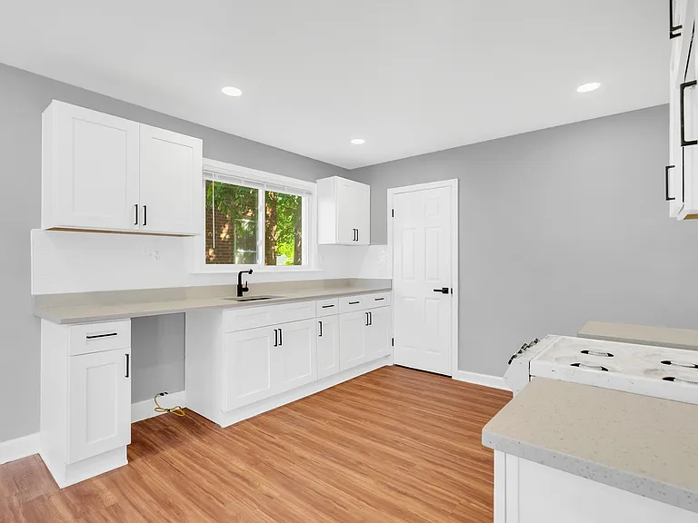 9973 E Outer Dr — Photo 17