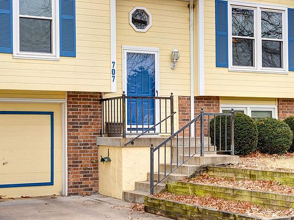 2nd image of 707 SE Greenridge Dr