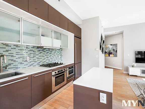 3rd image of 75 Wall St APT 25F