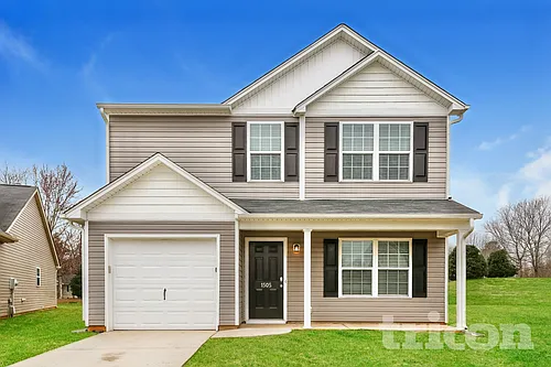 1505 Hamilton Hills Dr Photo 1