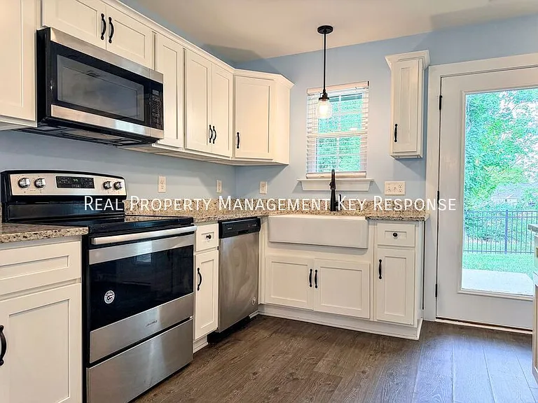 213 Emmett Dr — Photo 4