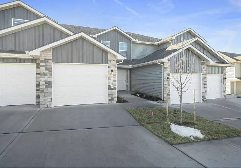 Oak Woods Townhomes — Photo 44