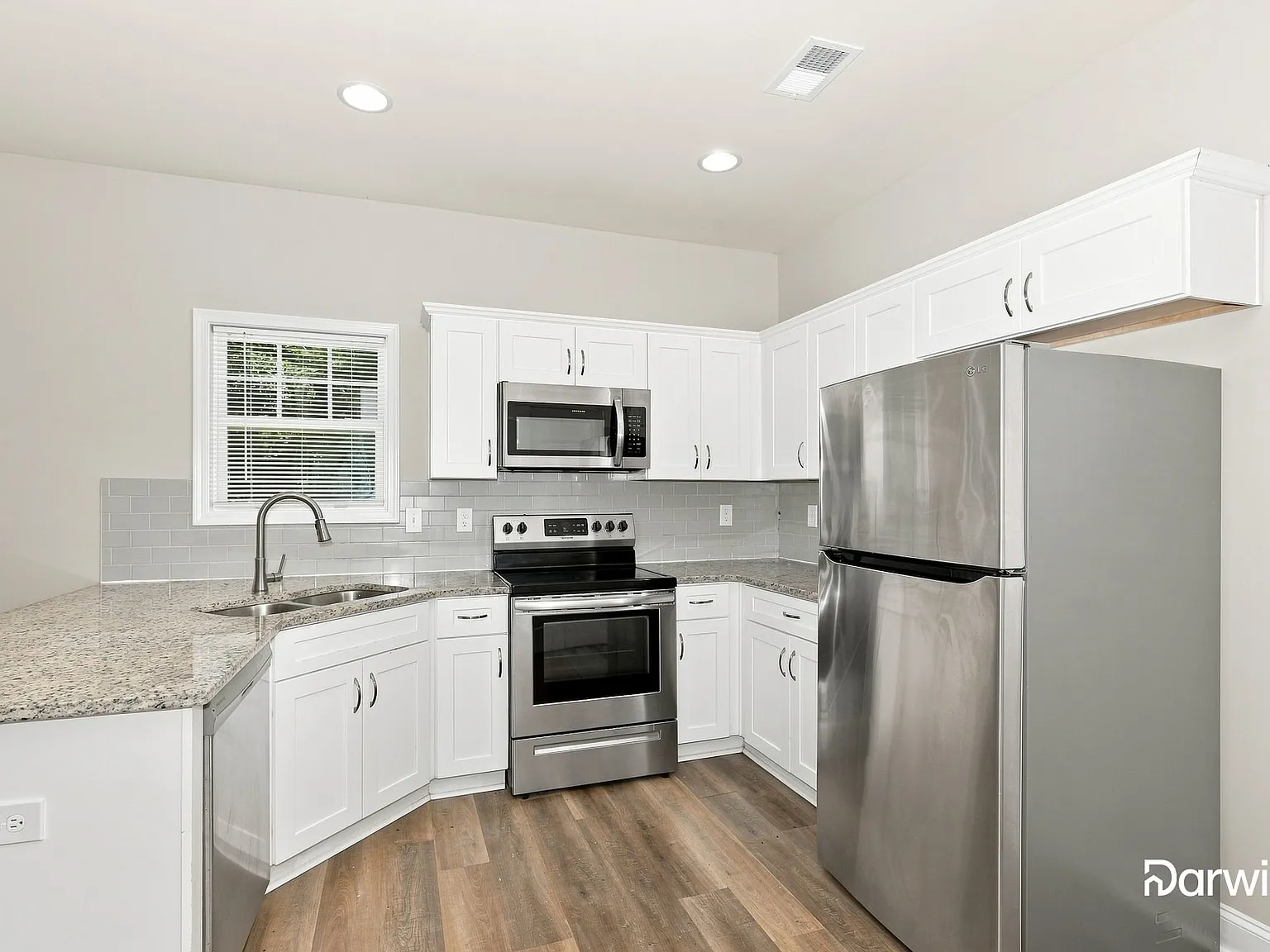 4 bed, 2.5 bath, 1720 sqft, $2,045 — Photo 2