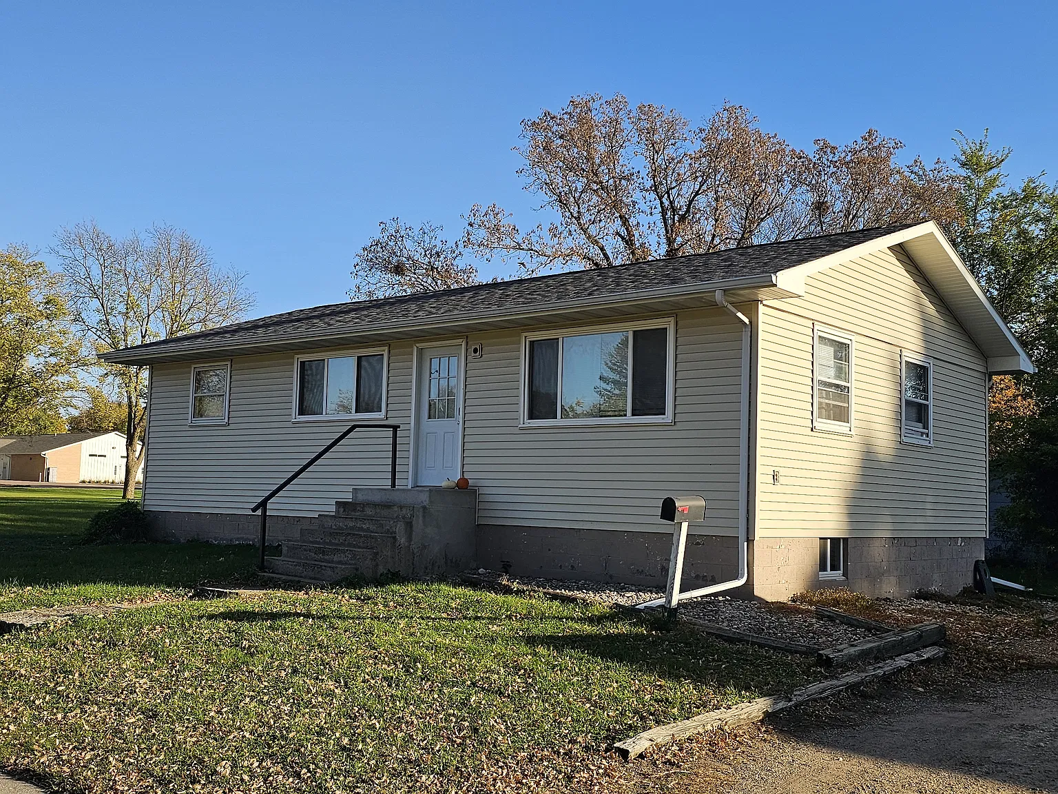 310 Harvey Dunn St — Photo 2