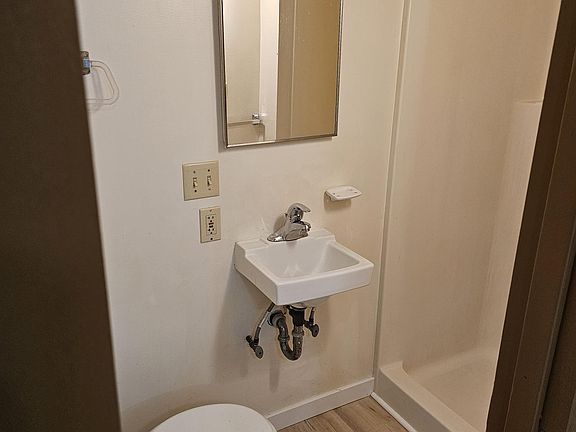 4th image of 306 10th Ave SE #14