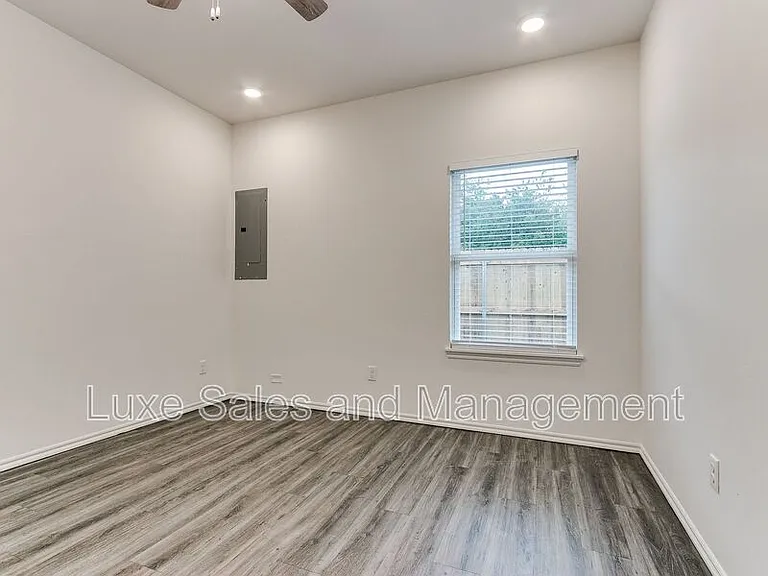 8024 NW 110th Dr — Photo 17