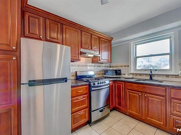 3rd image of 370 Esplanade APT 21