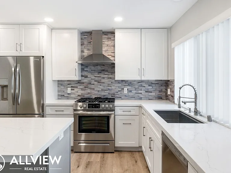20542 Kelvingrove Ln — Photo 12