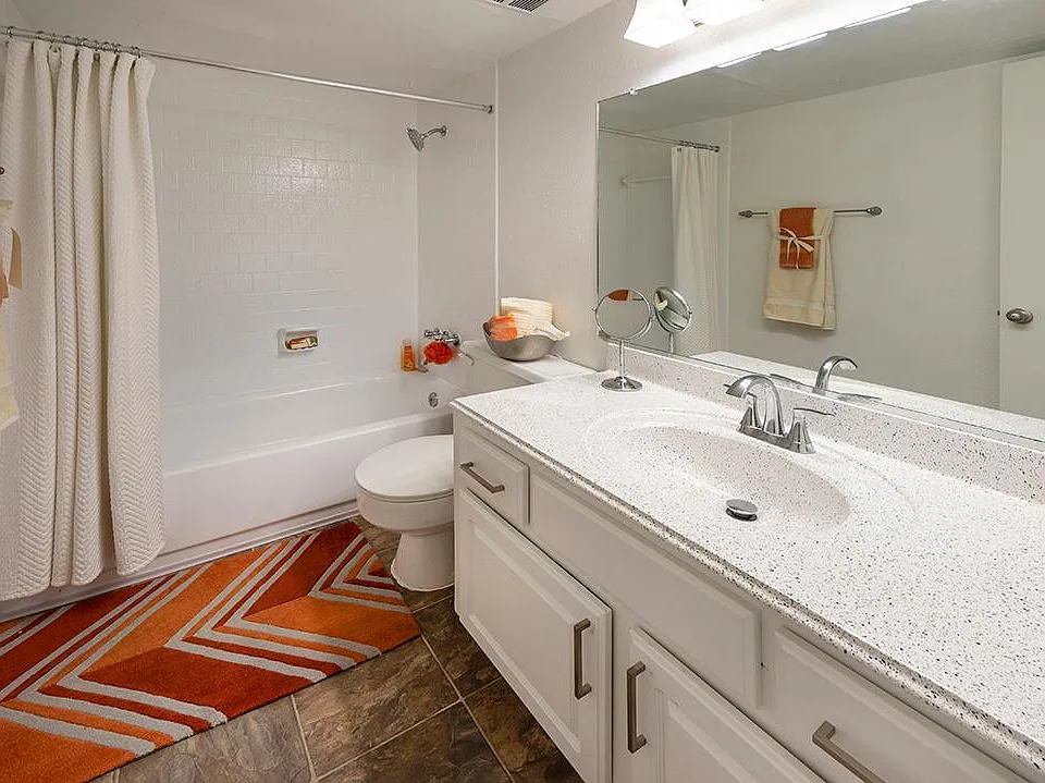 NEWLY RENOVATED 2 BEDROOM BATHROOM