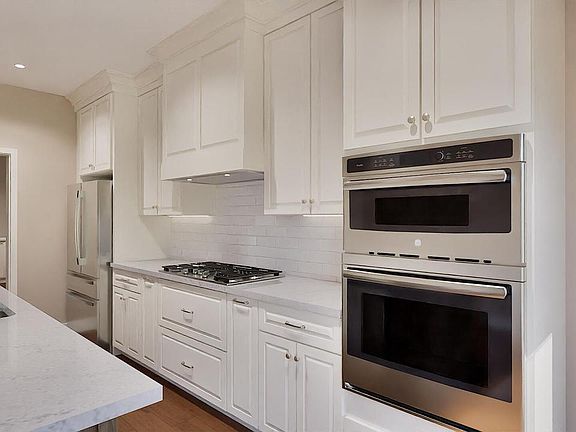 4th image of 101 W Jackson STREET