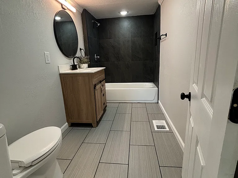 204 W England Ave — Photo 16