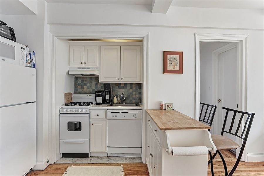 2nd image of 50 W 72nd St APT 1108