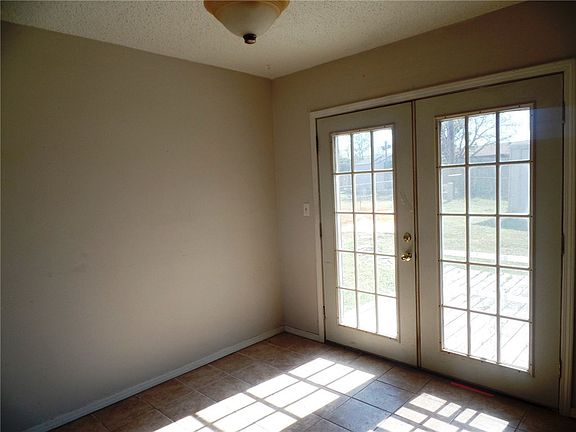 3rd image of 720 S Linden Lane Ct