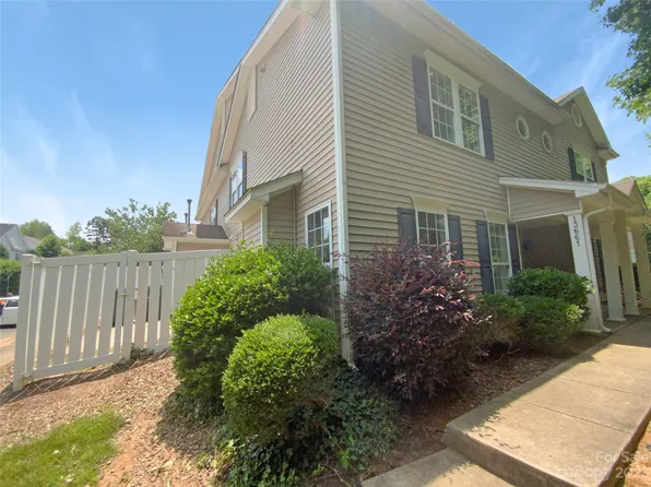 13661 Pinyon Pine Ln, Charlotte, NC 28215