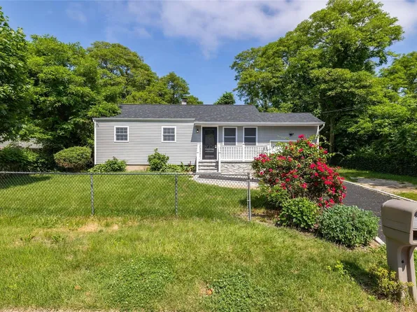 35 Pace Avenue, Bellport, NY 11713