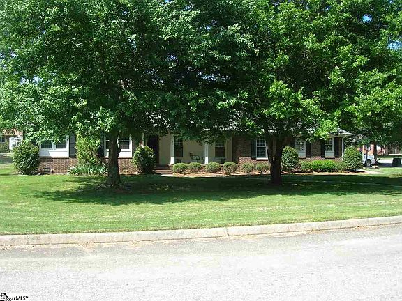 2nd image of 107 Poinsettia Dr