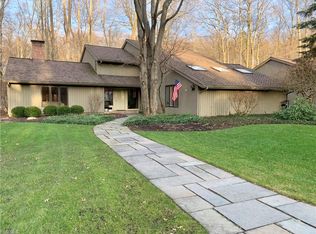 125 Greentree Rd, Moreland Hills, OH 44022