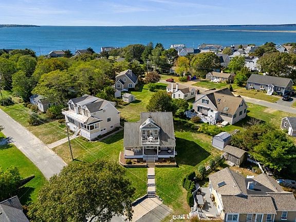 2nd image of 135 Leeward Rd