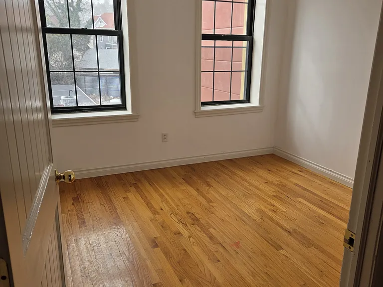 526 Bay St #3 — Photo 10