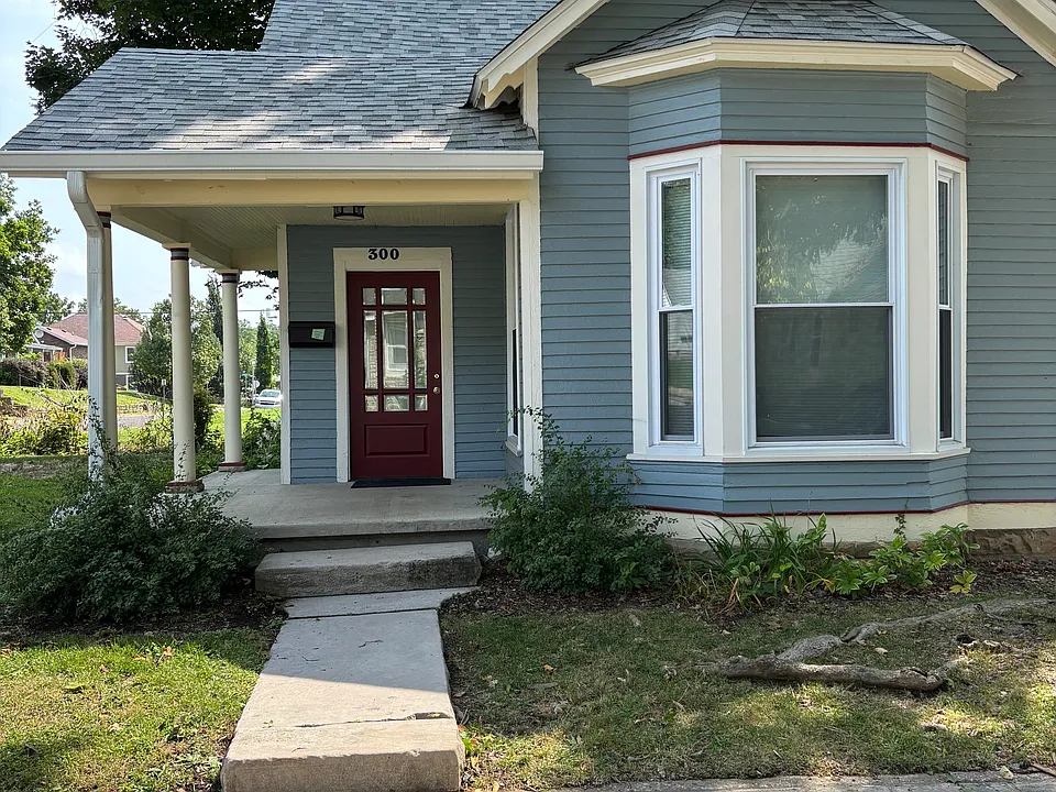 300 E Cottage Grove Ave