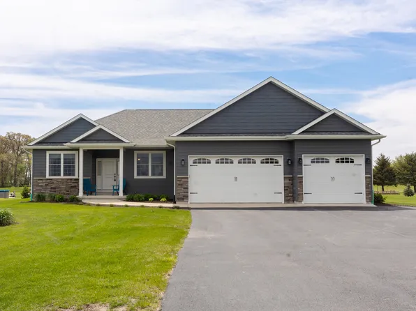 10499 E Shagbark Ln, Rochelle, IL 61068