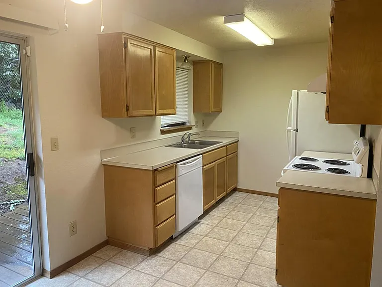 1465 Woodside Ct SE — Photo 5