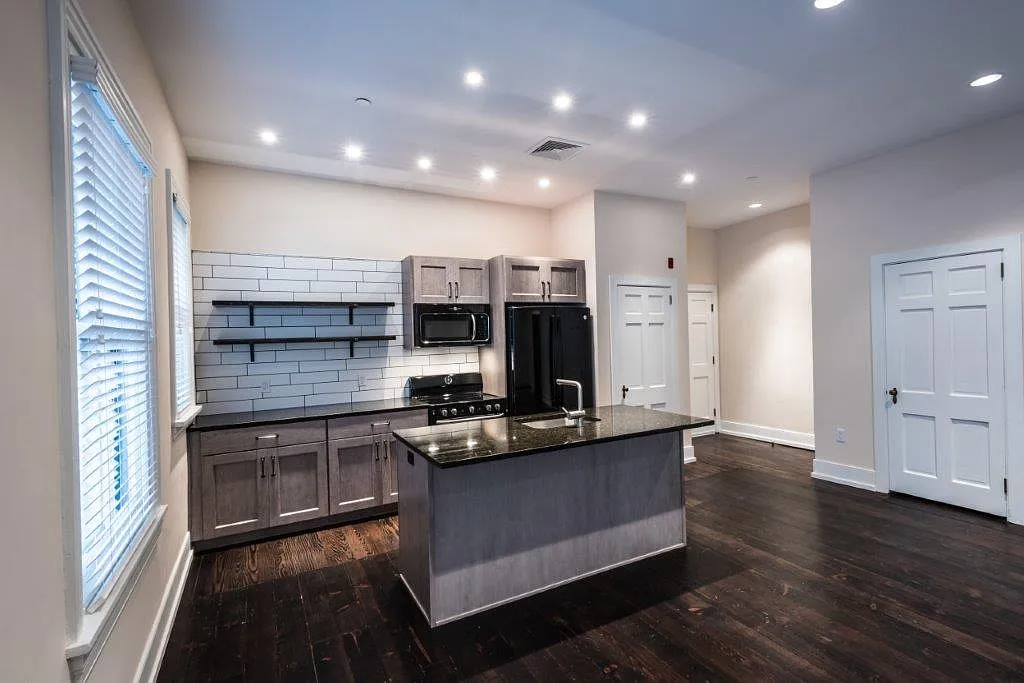 2 bed, 1.5 bath, 1132 sqft, $1,690 — Photo 2