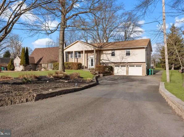 979 W Richardson Ave, Langhorne, PA 19047