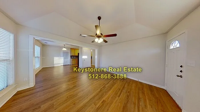 501 N Lampasas St — Photo 3