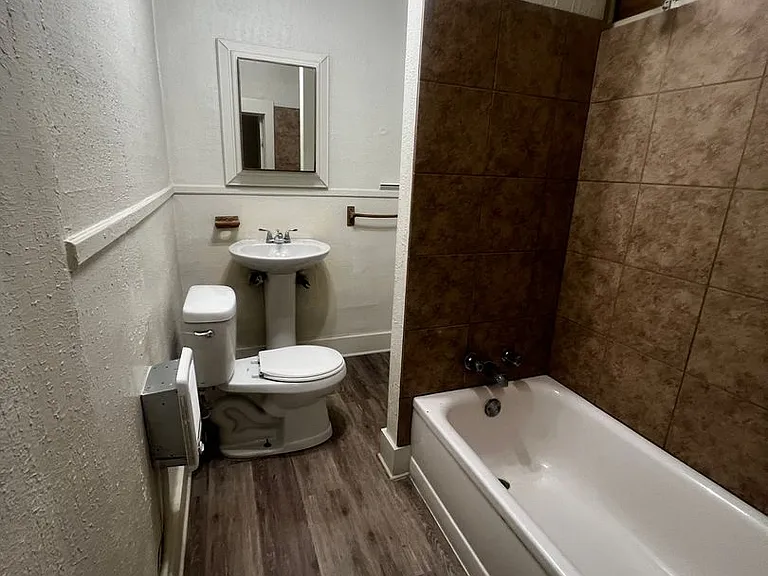 548 W Bonneville St — Photo 6