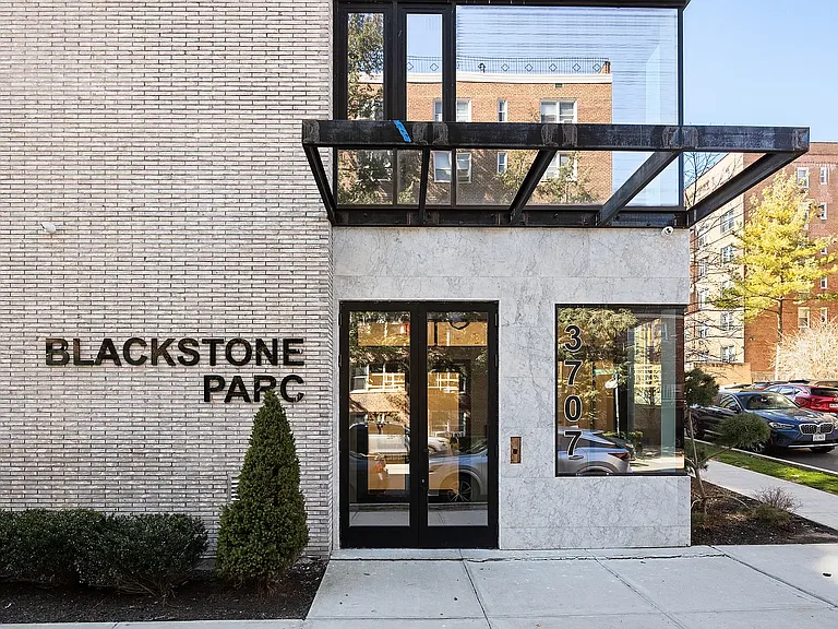 3707 Blackstone Ave #400 — Photo 33