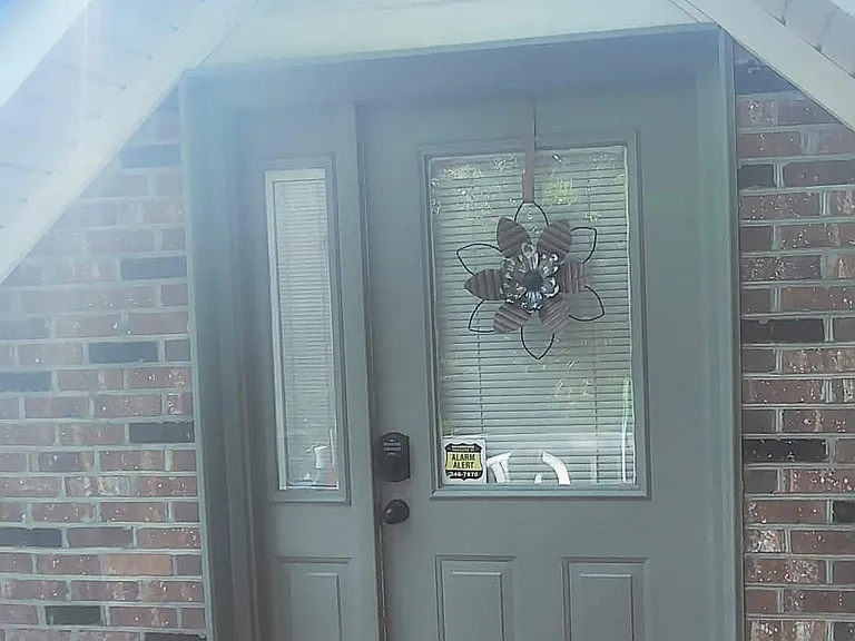 E Sandhurst Dr — Photo 15