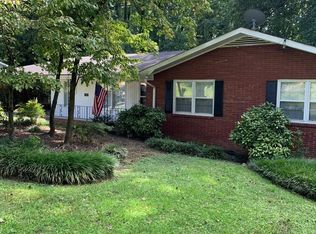 1128 Seven Springs Cir, Marietta, GA 30068
