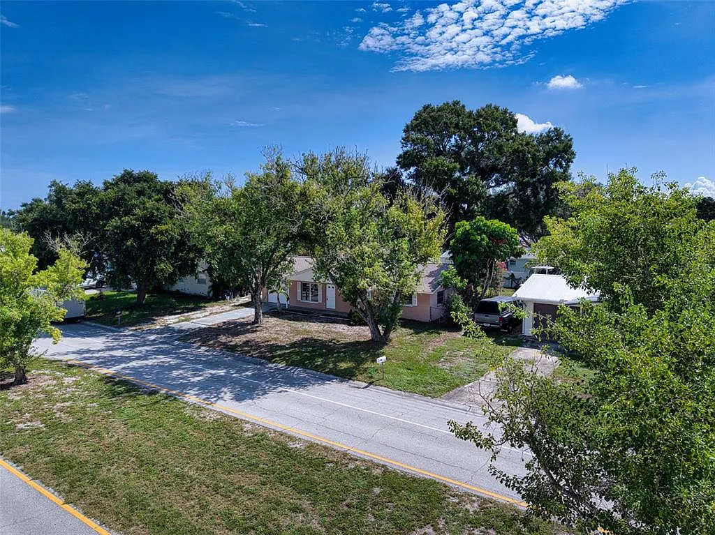3 bed, 2.0 bath, 1188 sqft, $2,100 — Photo 1