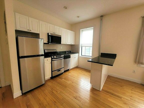 4th image of 137 E 29th St APT 6c