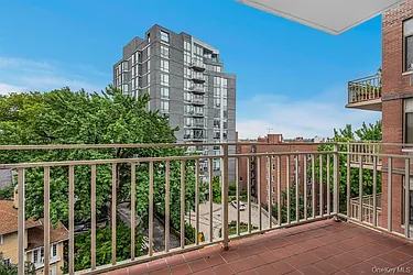 3625 Oxford Avenue, #6B