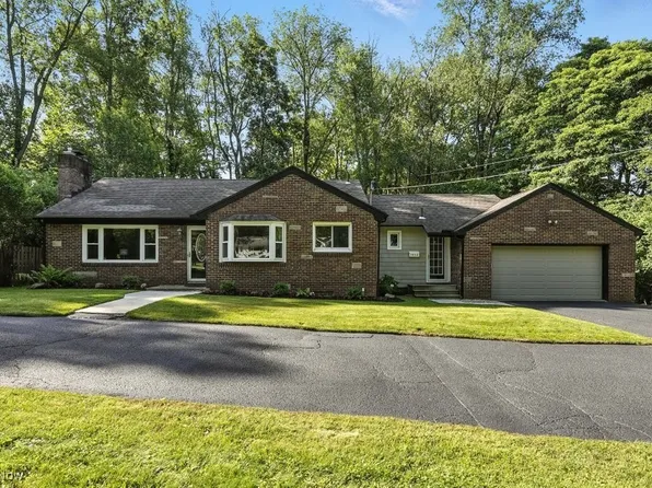 3056 S Oak Hill Rd, Silver Lake, OH 44224