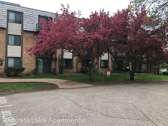 3rd image of 412 Wayzata Blvd E #B2
