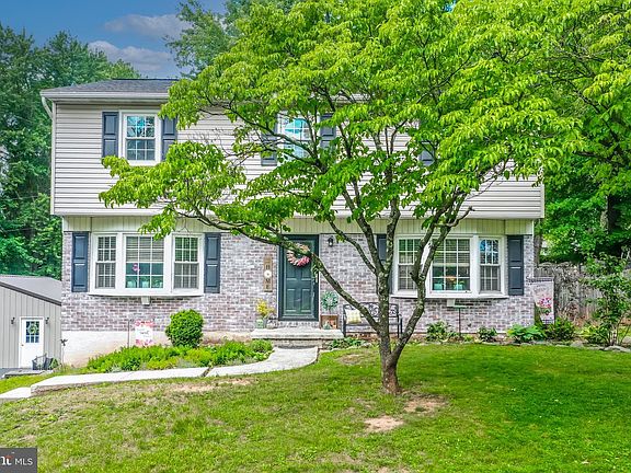 2nd image of 1183 Laurelwood Rd