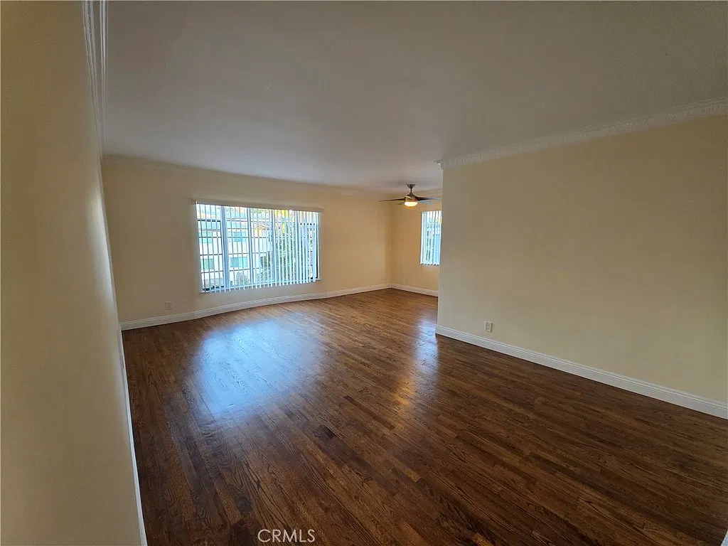2 bed, 700 sqft, $3,700 — Photo 3