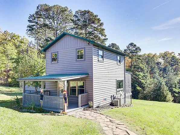 946 Holiday Ln, Sevierville, TN 37876